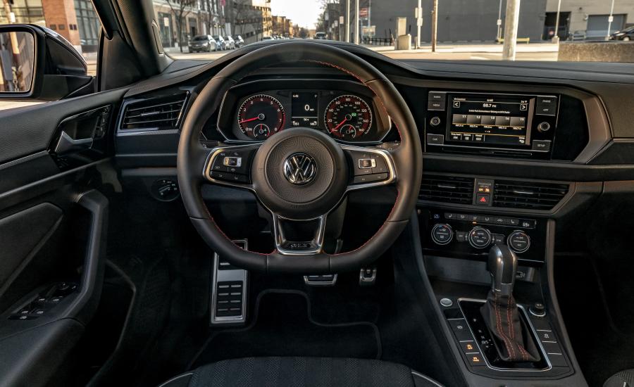 Торпедо Volkswagen Jetta GLI 35th Anniversary 2019 года  (NA) (фото 41 из 44)